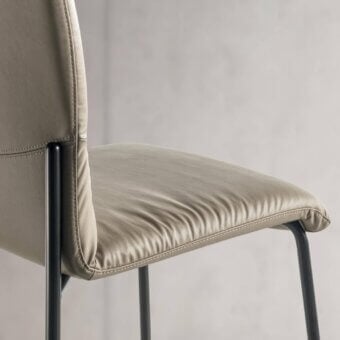 Exceptional Lago Woop chair with geometric light beige leather upholstery and dark gray steel frame