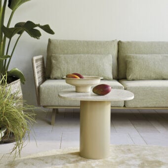 Architectural Roberti Rattan Armàn coffee table with round marble or terrazzo top and powder-coated Aisi 304 stainless steel base crafted in Italy
