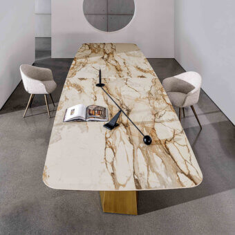 Distinguished Sovet Italia GranDeod MAXI table with a two-piece tabletop exhibiting light cream and brown veining in a lacquered golden metal base