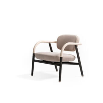 Exclusive CPRN Homood Maiori lounge chair with light beige woven fabric, curved leather armrests and a contrasting dark base crafted from solid wood
