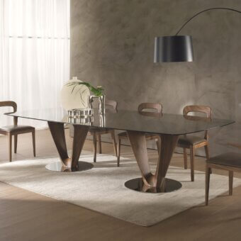 Distinguished Pacini & Cappellini Mobius table with clear tempered glass top and sinuous V-shaped wooden bases built with chromed metal plates