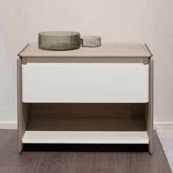 Sophisticated Turri Zero nightstand with beige leather covering, glossy lacquered drawer and microfibre-lined interior for functional storage