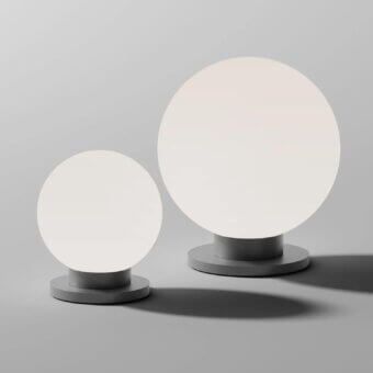 Distinguished Stillux Glo table lamp with light gray blown glass diffuser and matt black metal base crafted in Italy