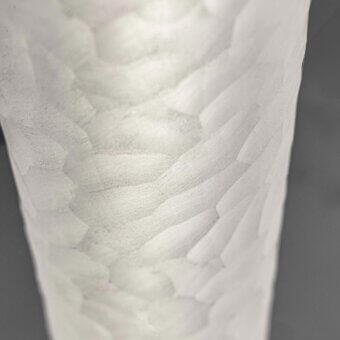 Exceptional Stillux Shadows floor lamp with tubular glass diffuser exhibiting a faceted raw ice effect and matte finish