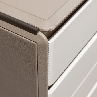 Elegant Turri Zero dresser with rounded drawers, light taupe leather and glossy lacquered white wood, plus microfiber interior