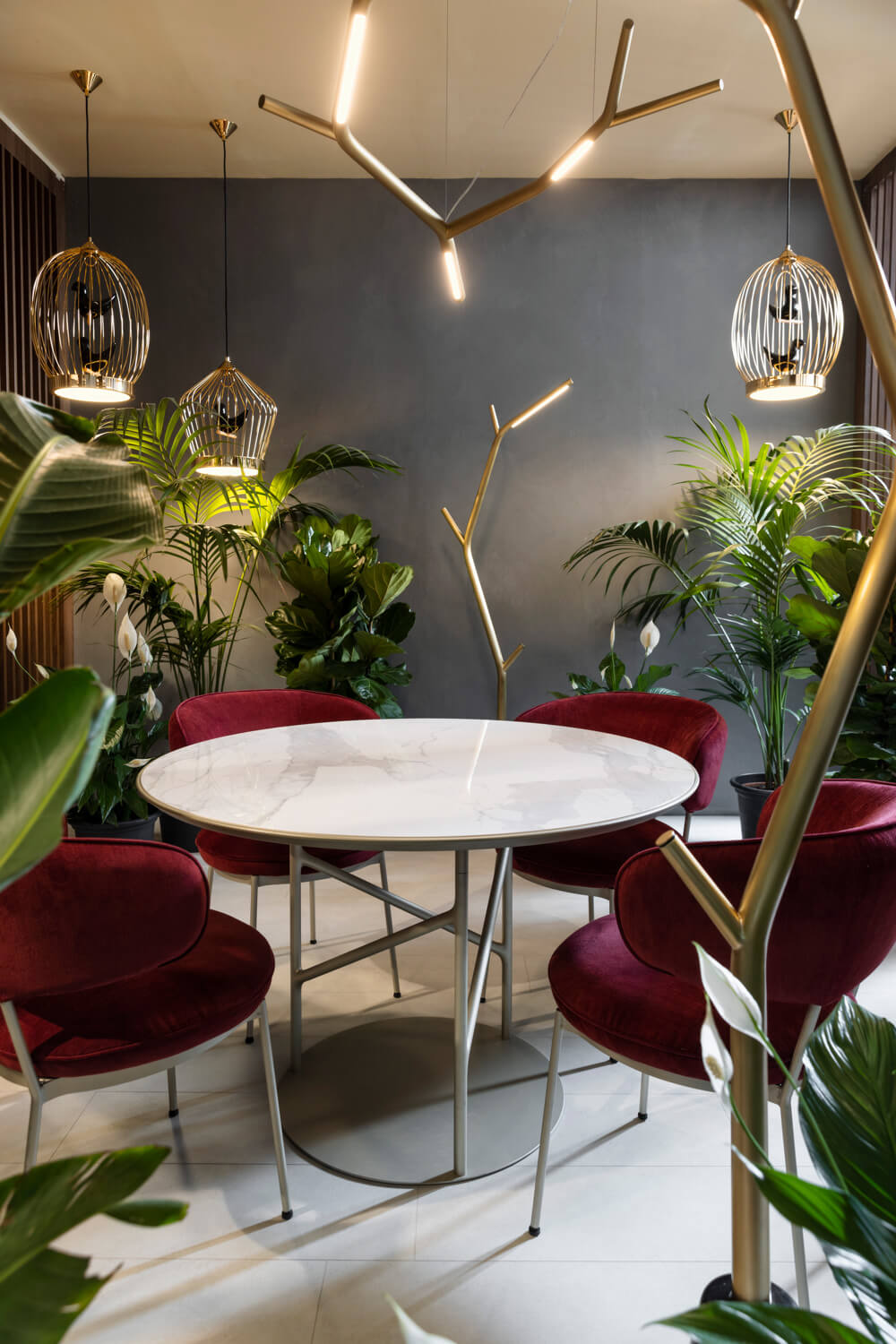 Distinguished Horm Aira suspension lamp with organic branch-like extensions crafted in glossy gold brass creating warm illumination