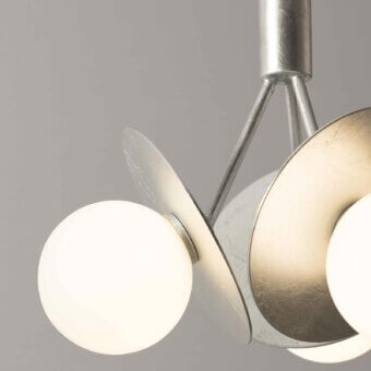 Distinguished Stillux Balloons suspension lamp with three matt white glass spheres and textured silver-toned metal disc
