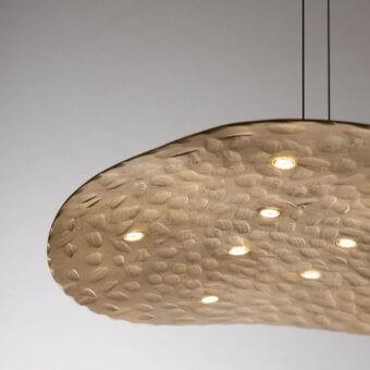 Elegant Stillux Flat suspension lamp crafted in warm beige hammered metal with integrated round light fixtures