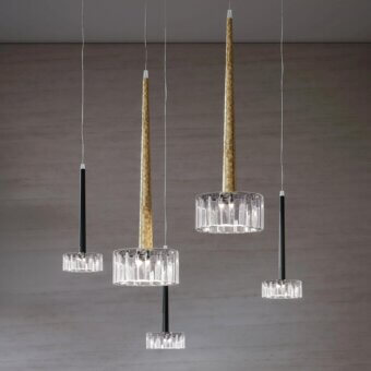 Superior Stillux Median suspension lamp with cylindrical clear glass diffuser and light brown textured pole crafted in hammered metal and pure crystal