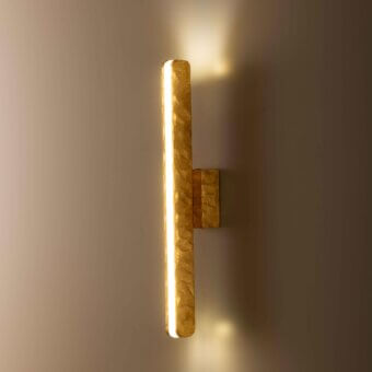 Elegant Stillux Random wall lamp crafted in hammered metal with matte gold-toned finish and integrated bright Strip LED illumination
