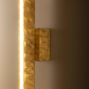 Exclusive Stillux Random wall lamp crafted in textured gold hammered metal creating focused light