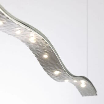 Superior Stillux Swing suspension lamp crafted in hammered metal with polished edges and enveloping diffused LED light sources