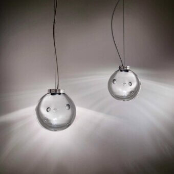 Distinguished Stillux The Light suspension lamp with a chrome metal frame and transparent Certified Lead Crystal diffuser crafted with air bubbles