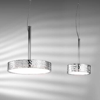 Stylish Stillux Shape suspension lamp with circular white glass diffuser and hammered metal frame in glossy silver finish