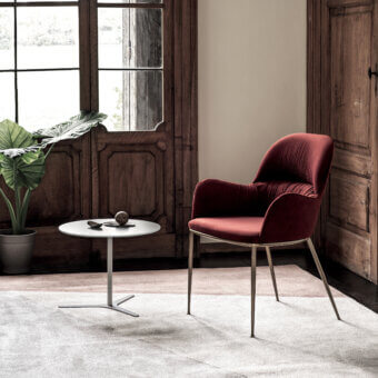 Lavish Bontempi Queen chair with burgundy textile upholstery, pleated back and glossy golden-toned metal legs
