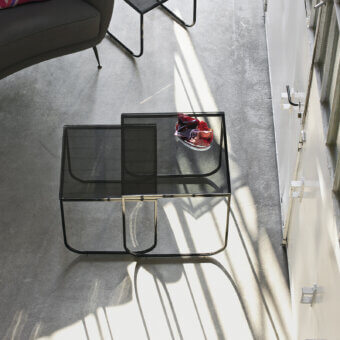 Exceptional Bontempi Tokio nested tables with sleek curved metal frames and transparent glass tops in a black matte finish