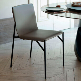 Distinguished Horm Tout Le Jour chair crafted with gray synthetic leather and matte black metal frame in Italy