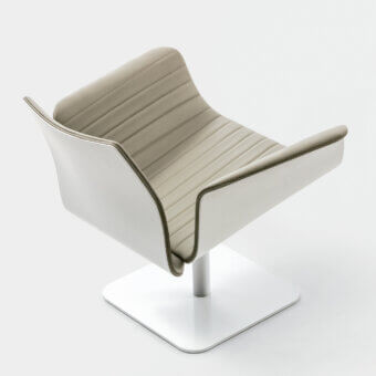 Elegant Bross Meeting lounge chair upholstered in muted beige textile with quilted detail and bright white metal base