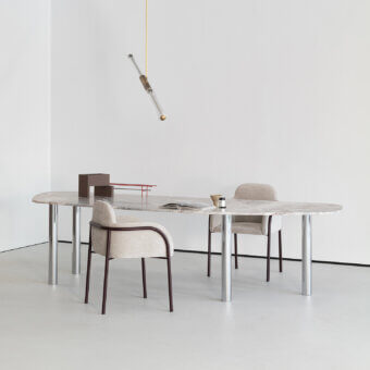 Elegant Cierre1972 Adele table with slim metal trim mirroring leather seams and glossy marbled finish