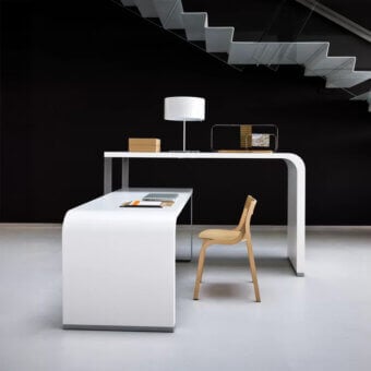 Exceptional Lapalma Brunch desk with a curved honeycomb board top and white powder-coated metal base in a glossy Fenix finish