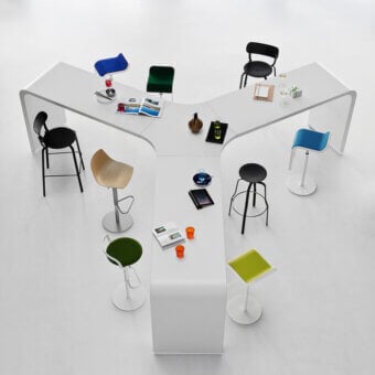 Innovative Lapalma Brunch workstation in white laminate with a powder-coated metal base and integrated cable management