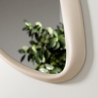 Superior Ozzio Italia Soho mirror with delicate asymmetric curves in light beige lacquered polyurethane frame