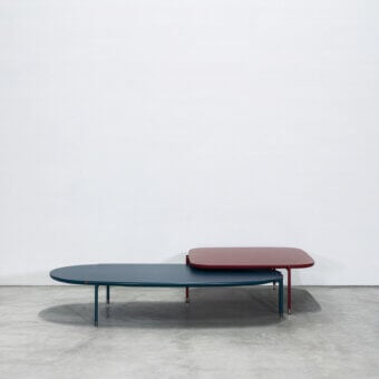 Superior Cierre1972 Mac coffee table with reddish-brown matt lacquered top and slender silver-tipped metal legs