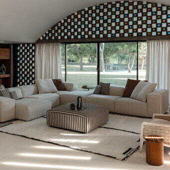 Harmonious Cierre1972 Season sectional with light beige textile upholstery and matte finish, presenting refined geometric shapes