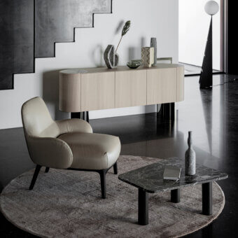 Distinguished Cierre1972 Woody lounge chair with light beige leather upholstery and matte finish