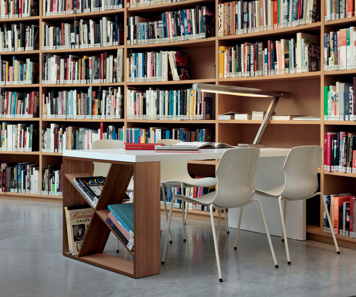 Elegant Casamania Stereo chair with glossy light beige synthetic seat and metal frame construction