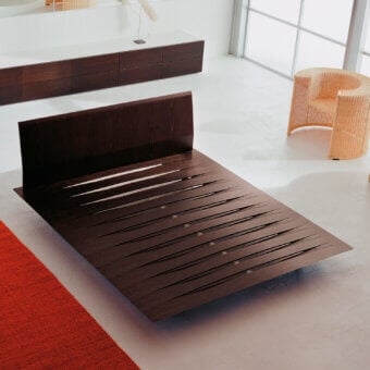 Distinguished Horm Sottiletto bed crafted in Italy with oak plywood slats, a dark brown finish, and dynamically shaped headboard