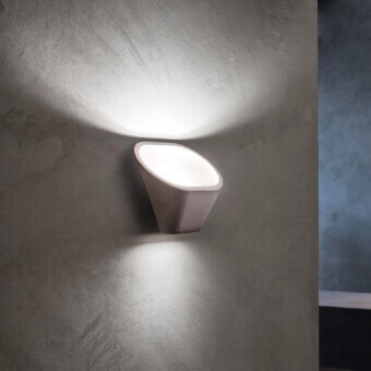 Aplomb Wall Lamp