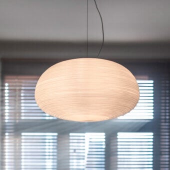 Elegant Foscarini Rituals suspension lamp with fixed blown glass and a distinctive striped plaster-like texture in off-white matte finish