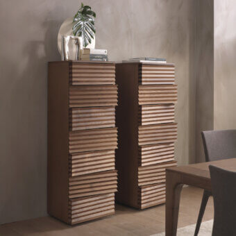 Distinguished Pacini & Cappellini Tiffany chest of drawers with veneered ash wood and sculpted solid ash fronts exhibiting a wavy carved finish