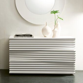 Superior Pacini & Cappellini Tiffany dresser with veneered ash wood and wavy solid ash drawer fronts in white finish