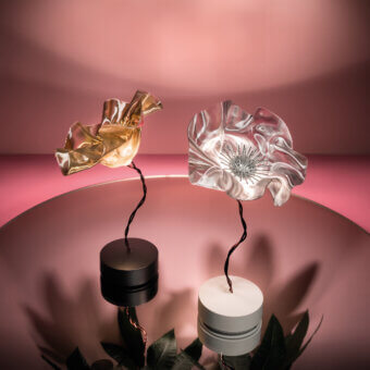 Exceptional Slamp LaFleur Battery lamp sculpted from Lentiflex with a glossy metallic gold finish and twisted copper wire stand