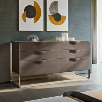 Exceptional Turri Milano dresser with six leather-covered drawers and glossy lacquered wood, crafted in a sophisticated taupe finish