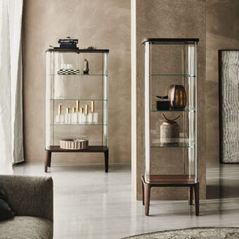 Elegant Cattelan Italia Chantal showcase built with transparent extra-clear glass and dark brown glossy wood components