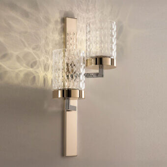 Elegant Italamp Quarzo wall lamp with a light gold and chrome metal structure and hand-cut transparent crystal diffusers