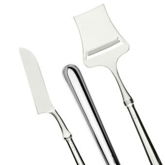 Stainless steel cheese cutlery set, Schiavon moderno, includes knife, spreader, and plane with polished metallic finish and slender handles.