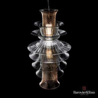 Distinguished Barovier&Toso Campanula suspension lamp with luminous Venetian crystal and textured golden metallic core in a clear finish