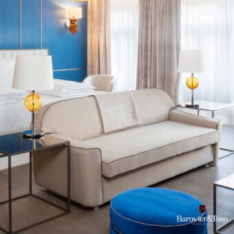 Superior Barovier&Toso Marta table lamp with hand-blown crystal sphere crafted using the corteccia technique and golden metallic base