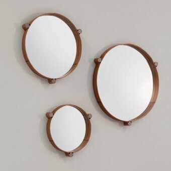 Distinguished Cierre1972 Miro mirror set with reddish-brown wood and fine leather frames in a contemporary composition