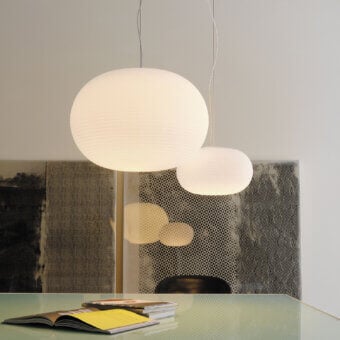 Distinguished FontanaArte Bianca suspension lamp with three spherical mouth-blown glass diffusers and warm white finish
