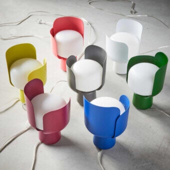 Elegant FontanaArte Blom table lamp with painted aluminum, polycarbonate petals and a lustrous yellow outer shade