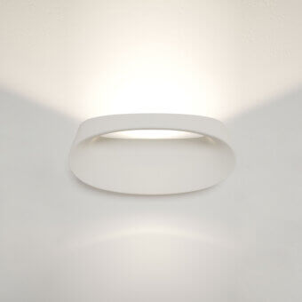 Superior FontanaArte Bonnet wall lamp crafted in painted die-cast aluminum with matte off-white finish emits refined upwards and downwards glow