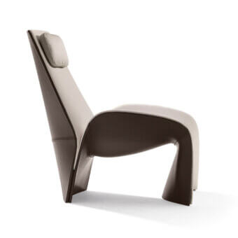Superior Giorgetti Eva lounge chair with sinuous saddle leather upholstery and shiny lacquered base crafted in Italy