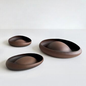 Exceptional Rina Menardi Ellissi centerpiece set in organically shaped baked clay with warm brown tones