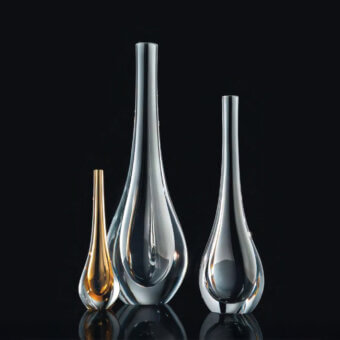 Stunning Wave Murano Glass Goccia vase handcrafted from fine Murano glass with warm amber coloration and glossy finish