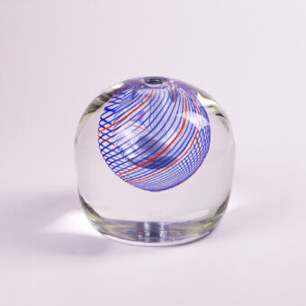 Superior Wave Murano Glass Spyro vase set handcrafted in Italy with swirling red and blue filaments within crystal-clear glass and glossy finish